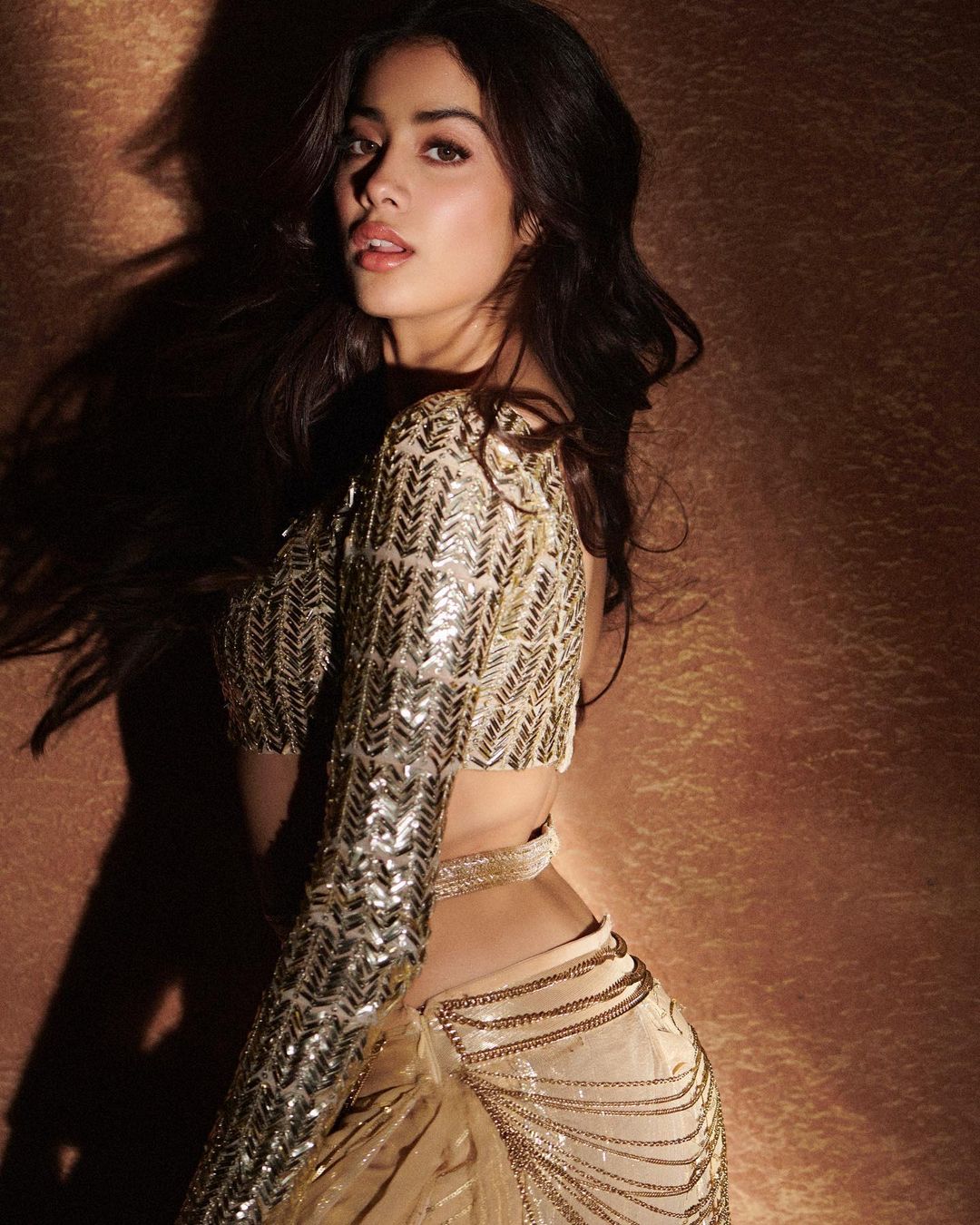 Janhvi Kapoor Is Perfect Mix Of Sweet And Sexy, Take A Look At Diva's