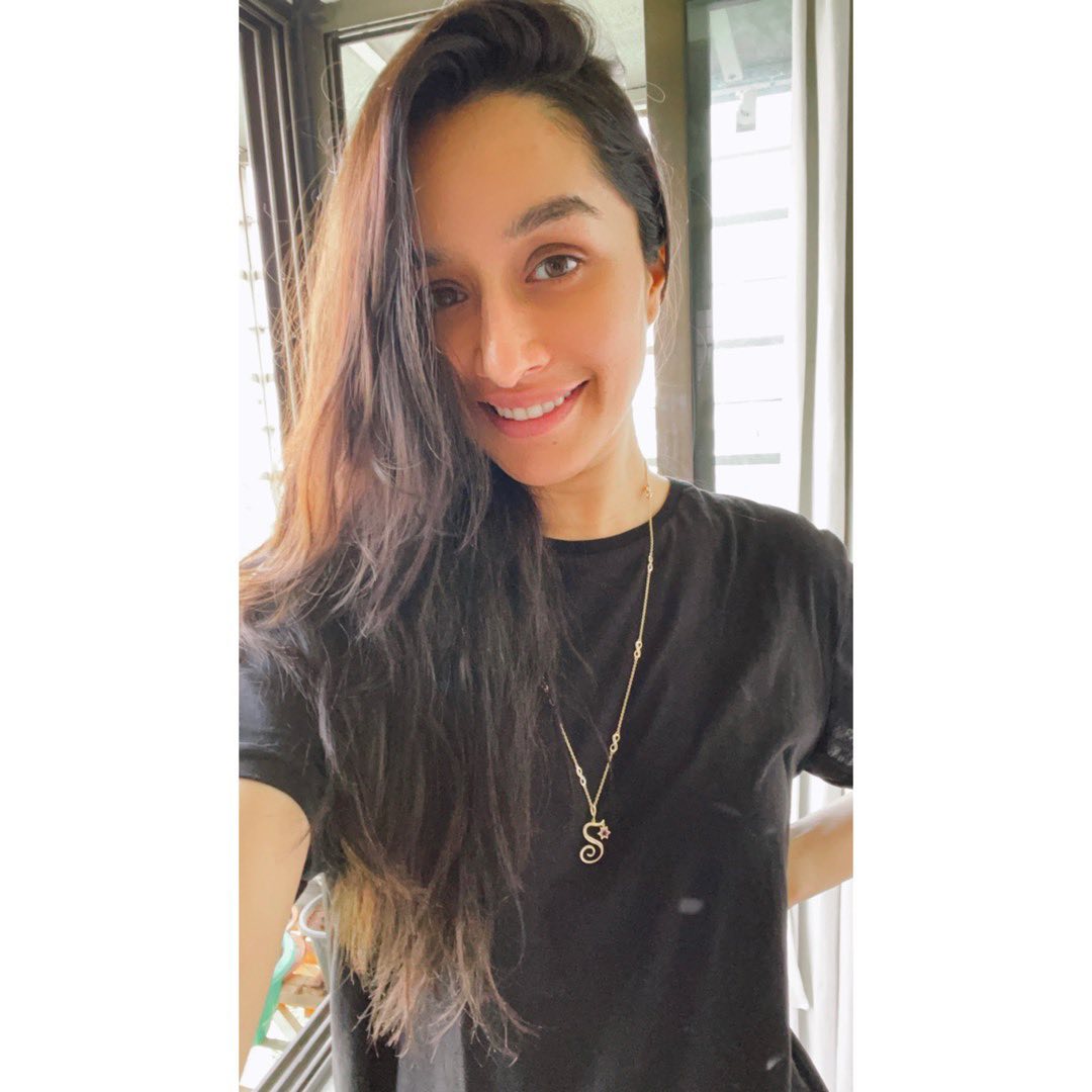 shraddha kapoor in t shirt