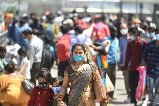 Passengers carrying their belongings on their way to Anand Vihar railway station, amid coronavirus pandemic, in New Delhi. (PTI)