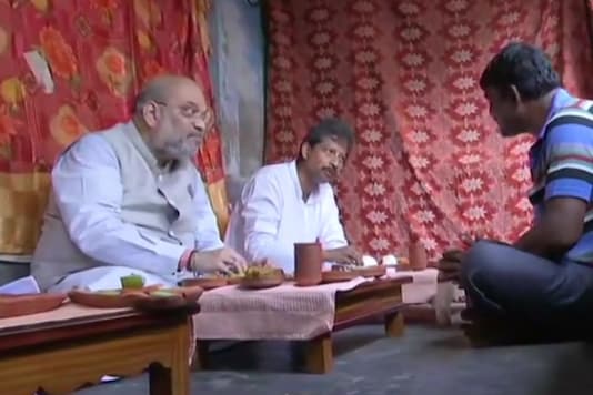 West Bengal Polls: Amit Shah, BJP Candidate Rajib Banerjee Have Lunch at 'Rickshawala's' House at Domjur