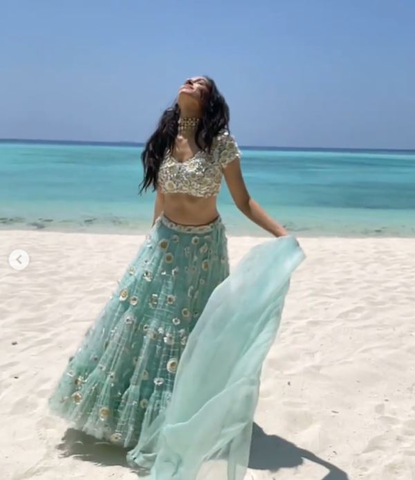 Shraddha Kapoors Maldives Photos Are Absolute Summer Goals See Her