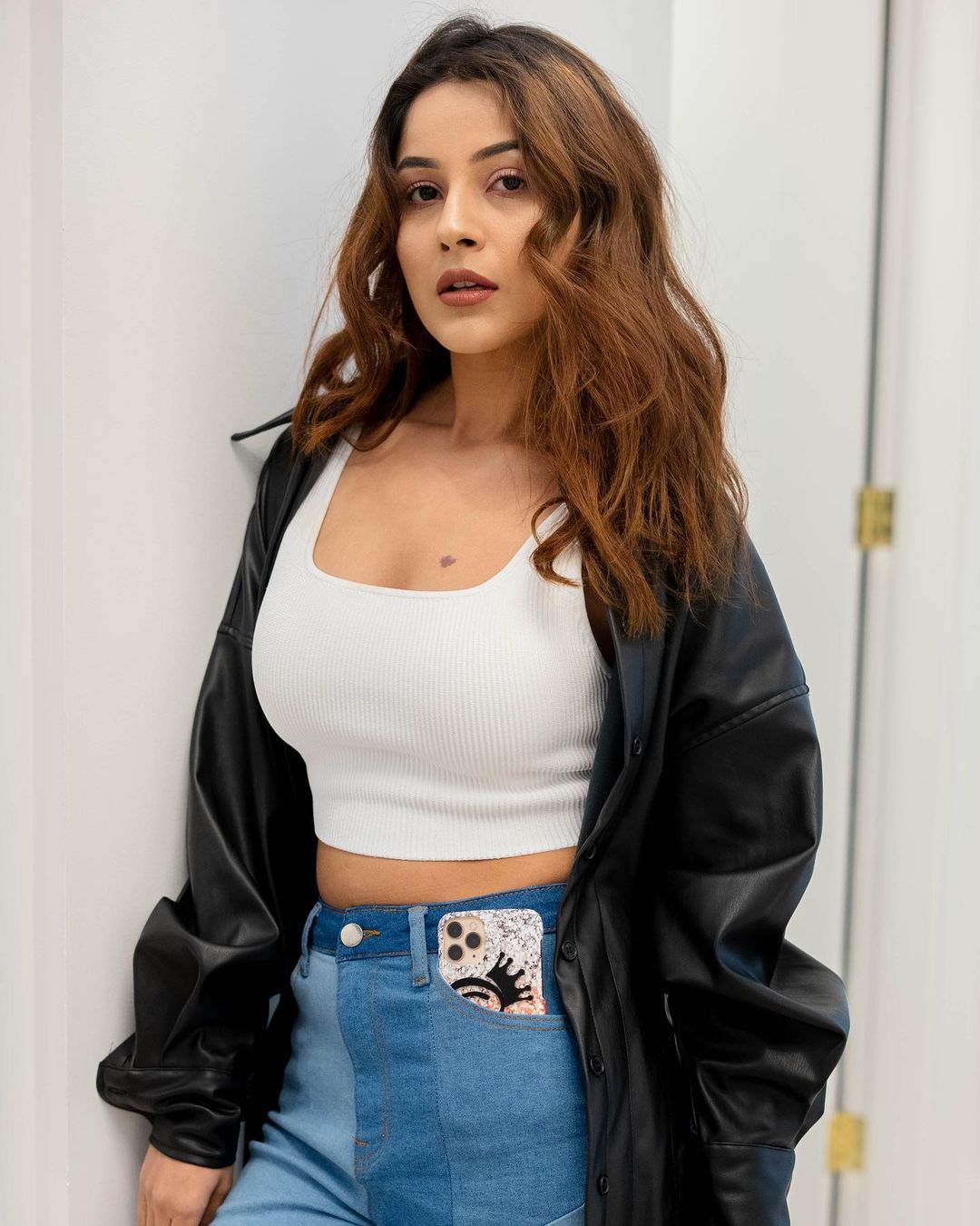 shehnaaz-gill-sports-new-haircut-see-the-actress-rocking-her-bangs-in