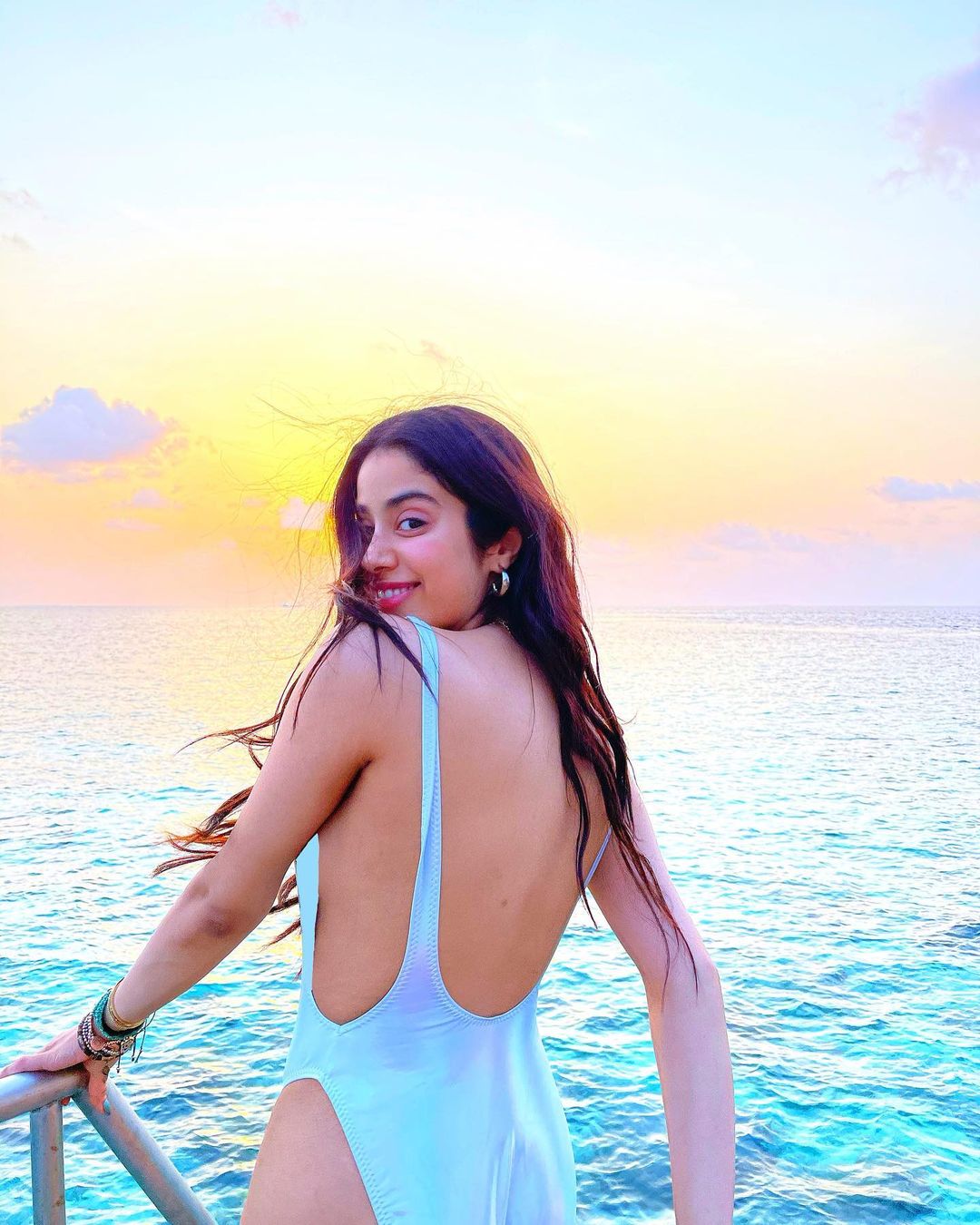 Janhvi Kapoor Will Brighten Up Your Weekend With Her Hot Bikini Pics;  Actress Looks Sexy In Maldives - News18