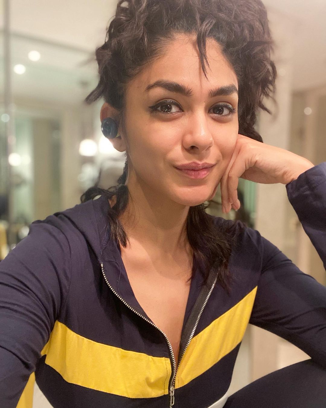 Toofan Actress Mrunal Thakur Looks Breathtaking In Latest Photos Check Them Out
