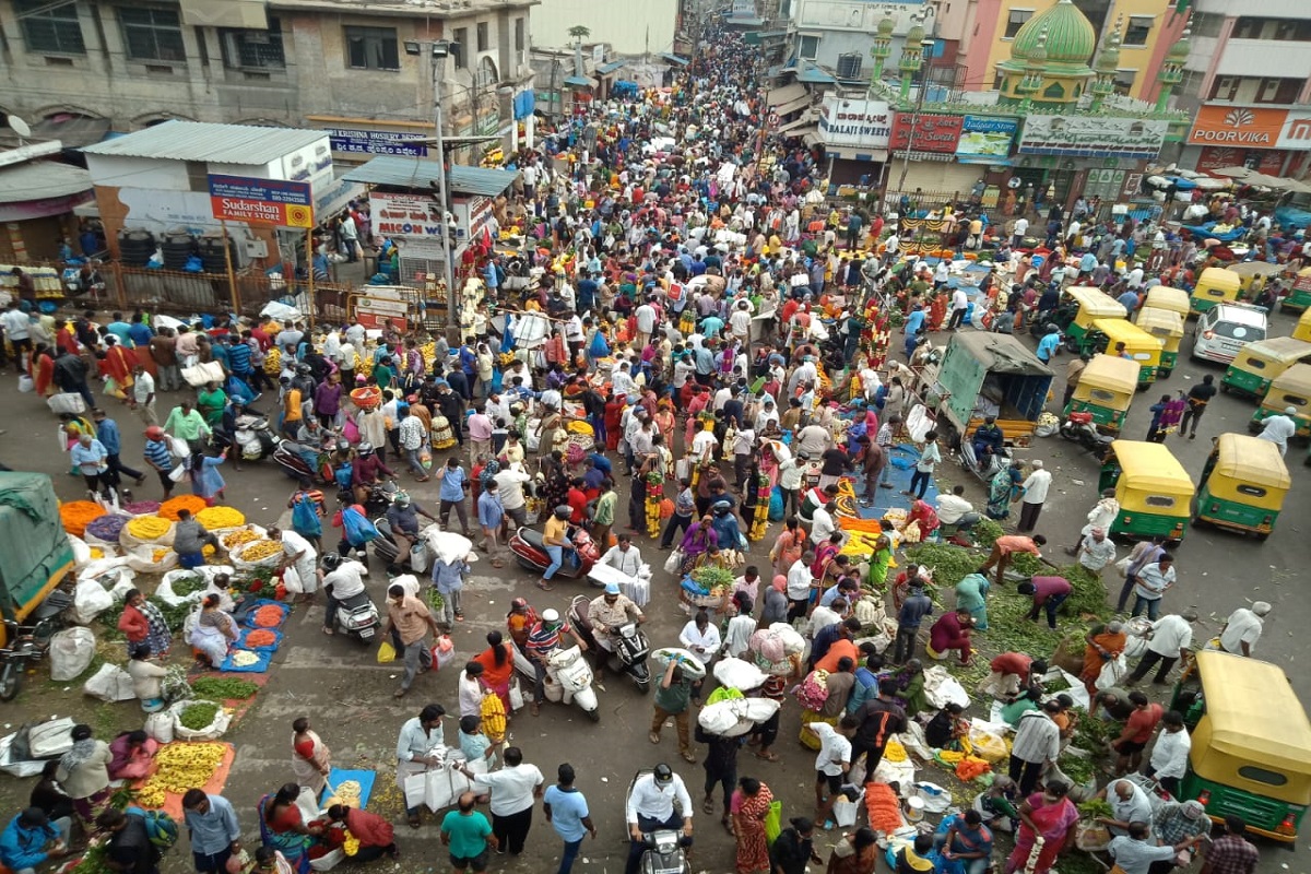 Some Masks, More Crowd, Glimpse of Kumbh Mela: Bengaluru, Mumbai on ...