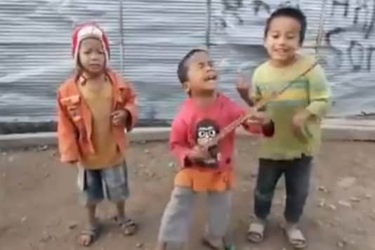 WATCH: Young Kids Playing 'Most Expensive' Guitar in This Street Concert is a Mark of Happiness