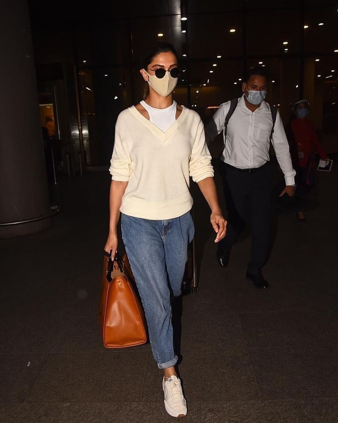 Deepika Padukone Twins With Hubby 