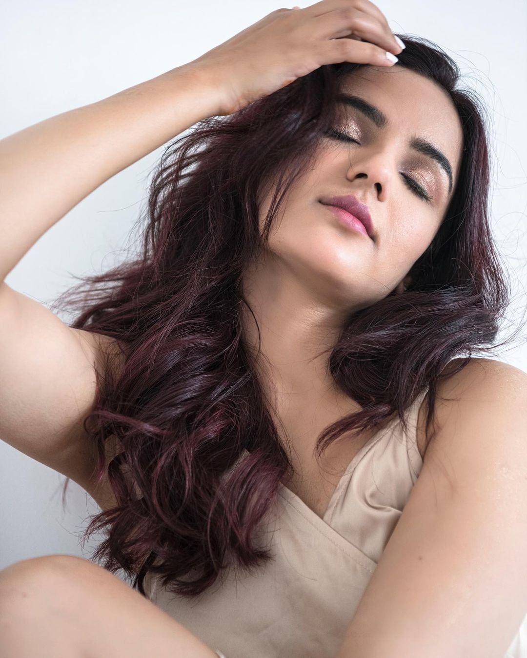 1080px x 1349px - Jasmin Bhasin's Candid Photos Are Too Good To Miss, Check Out Her Stunning  Pics - News18
