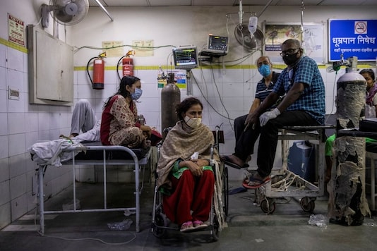 Shortage of Hospital Beds, Plasma Donors in Delhi Triggers Flurry of SOS Messages on Twitter