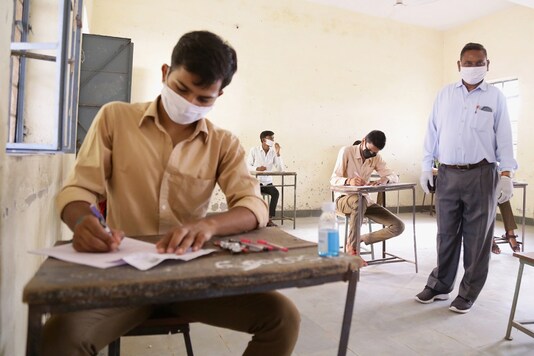 Opposition leaders ask vice-chancellor to postpone university level exams