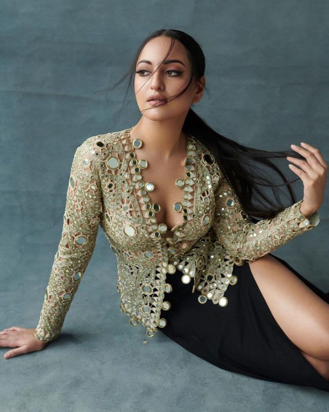 Sonakshi Heroine Ka Sexy Video - Sonakshi Sinha Stuns Fans With Gorgeous Looks, Check Out Diva's Stunning  Pictures