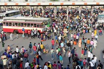 Migrant Exodus Resumes as Workers Crowd Delhi Bus Terminals to Head Home After Curfew Announcement; See Pics Migrant Exodus Resumes as Workers Crowd Delhi Bus Terminals to Head Home After Curfew Announcement; See Pics