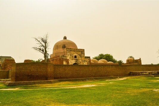 The Kabuli Bagh Mosque in Panipat was built in 1527 by Babur to mark his victory over Sultan Ibrahim Lodhi at the first Battle of Panipat in 1526. (Image: Shutterstock)