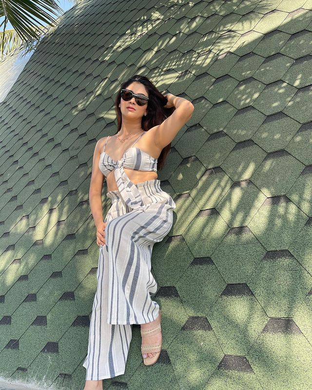 Ridhima Pandit looks sexy in a striped co-ord set. (Image: Instagram) Ridhima Pandit looks sexy in a striped co-ord set. (Image: Instagram)