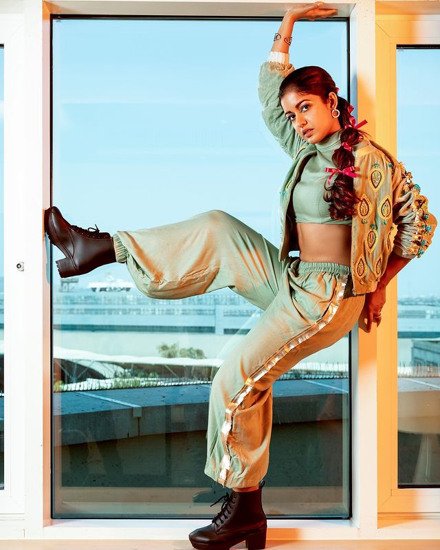  Ishita Dutta looks edgy in the trouser-crop top-jacket and clunky boots. (Image: Instagram)