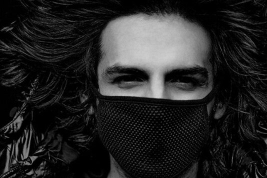 Kartik Aaryan Posts First Pic After Controversial Exit From Dostana 2, Fans Breathe Sigh of Relief