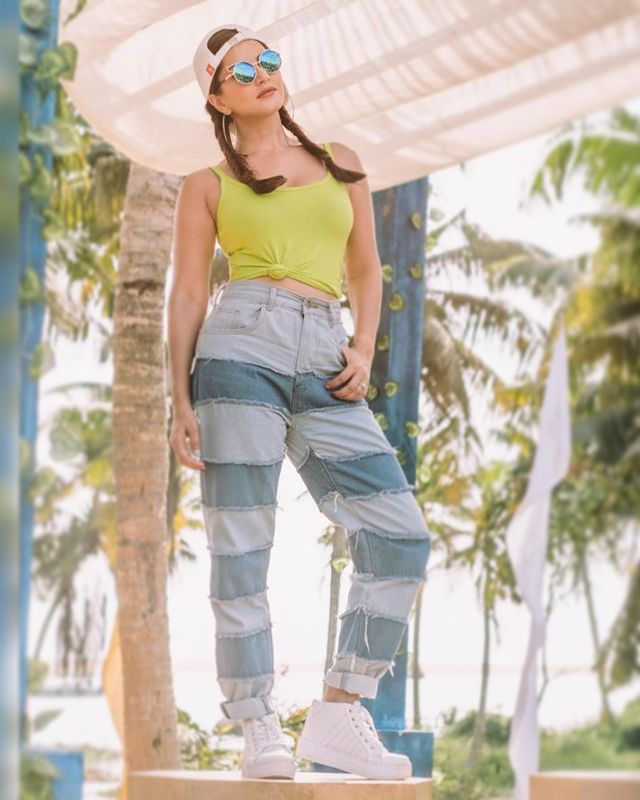  Sunny Leone kept it cool and comfy in this casual look. (Image: Instagram)