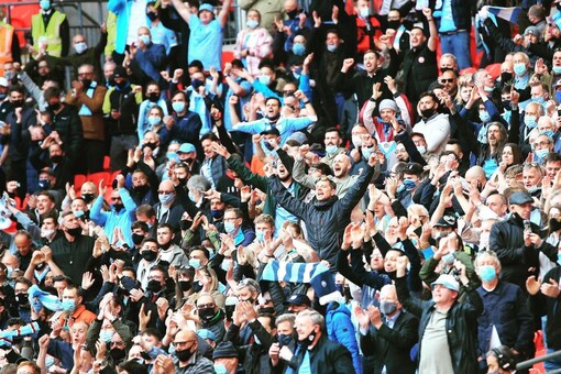 Fans for watch Manchester City and Tottenham Hotspur in League Cup final (Photo Credit: Twitter)