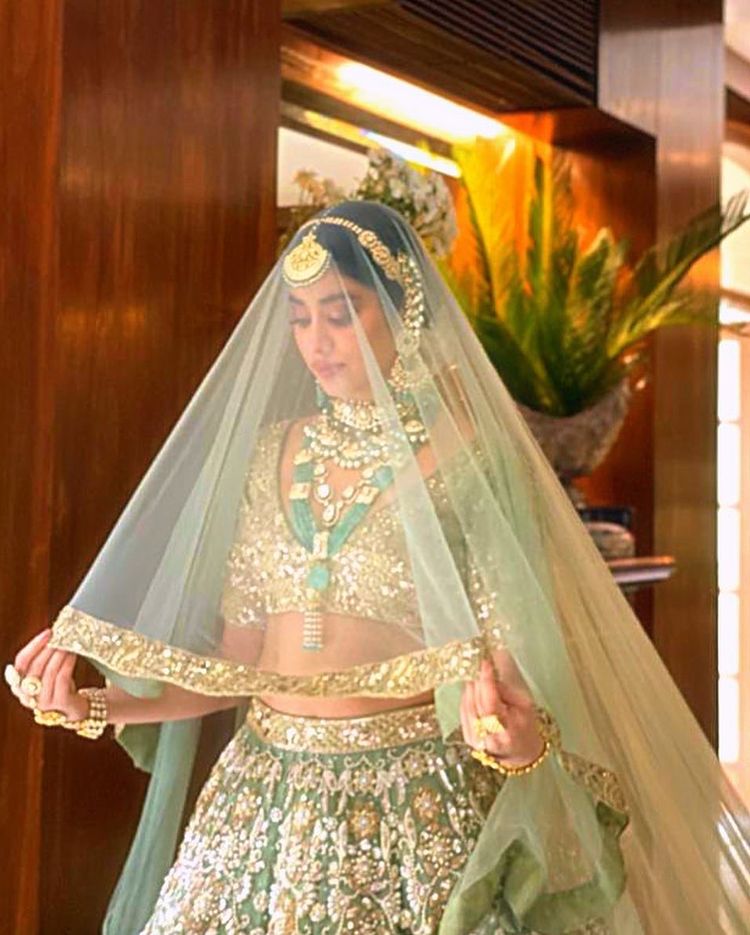 Janhvi Kapoor embodies a pretty bride. 