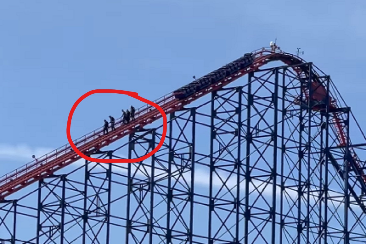 Rollercoaster Riders In Uk Forced To Walk Down 0 Feet After Ride Breaks Down Mid Air Rollercoaster Riders In Uk Forced To Walk Down 0 Feet After Ride Breaks Down Mid Air