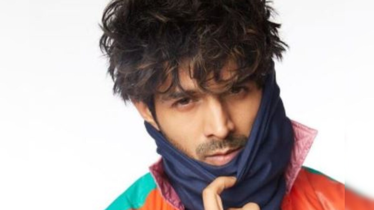 Kartik Aaryan Reminds 'Mask Hai Zaroori', Shares Pic