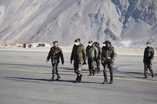 Army Chief Gen Naravane visits eastern Ladakh and Siachen