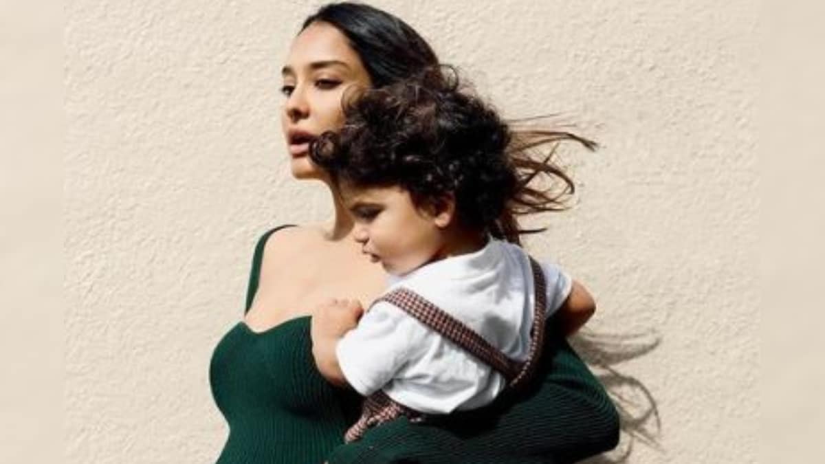 Lisa Haydon 'Took Three Pregnancies' to Figure Out How to Dress Her Baby Bump