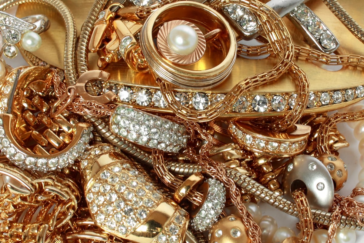 Gold Price Today, April 30: Yellow Metal See Steady Decline, Silver Prices On The Rise