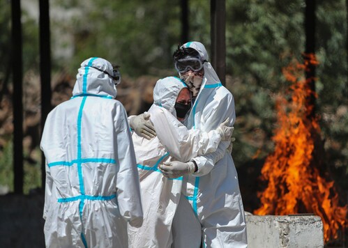 The number of people who have recuperated from the disease surged to 2,15,96,512, while the case fatality rate was recorded at 1.10& (Photo: AP)