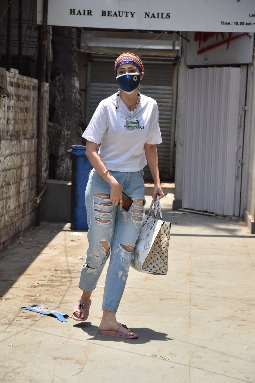Raai Laxmi seen outside a salon. (Image: Viral Bhayani) Raai Laxmi seen outside a salon. (Image: Viral Bhayani)