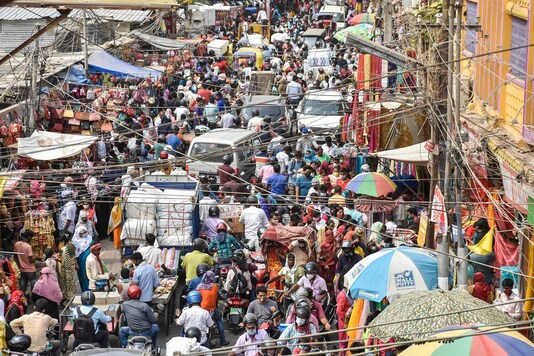 A crowded market after the Bihar government announced complete lockdown due to the coronavirus pandemic, in Patna on Tuesday. (PTI)