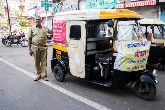 This Kolhapur Driver is Ferrying Thousands of Covid-19 Patients for Free in His 'Auto Ambulance'