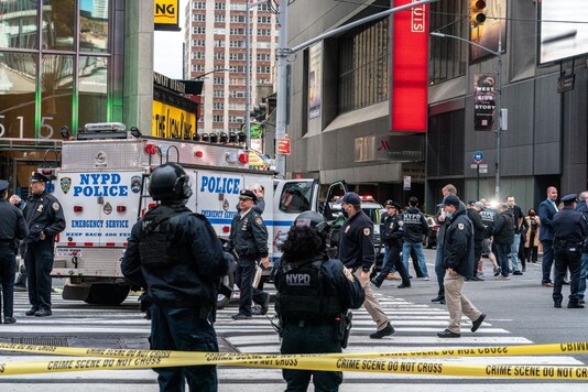 Police officers keep vigil after a shooting at the New York Times Square. (Reuters)