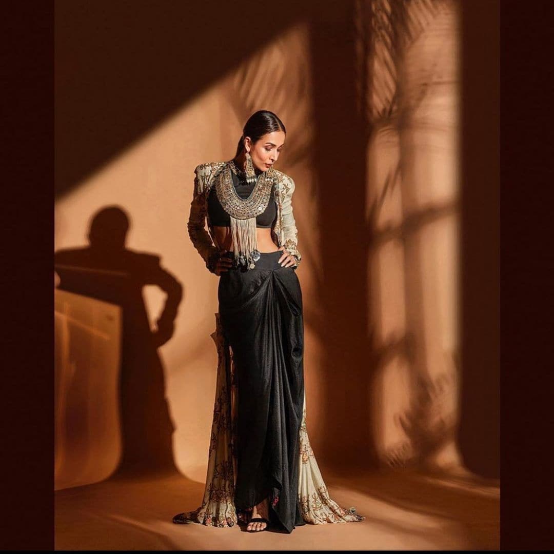  Malaika Arora flaunts her sexy curves in a black ensemble. (Image: Instagram)