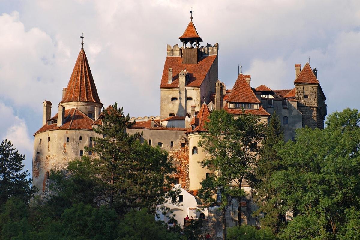 Count Draculas Castle In Romania Is Luring Visitors With Free Covid 19