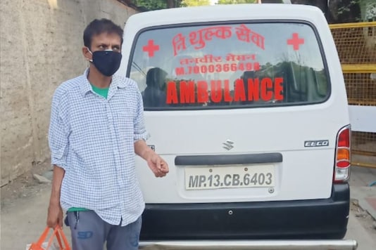 Tanveer Memon converted his private car into an ambulance. (News18)
