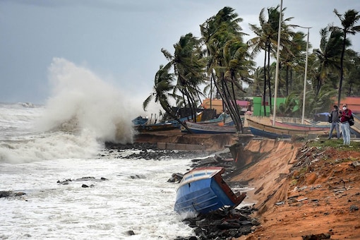 Rough sea weather conditions due to formation of Cyclone Tauktae in the Arabian Sea, in Kerala's Thiruvananthapuram on May 15. (Image: PTI)