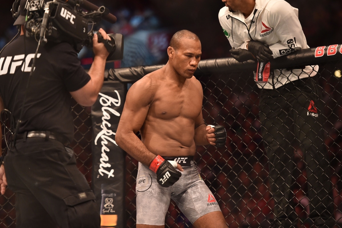 UFC 262: Jacare Souza Breaks His Right Arm in Fight with ...