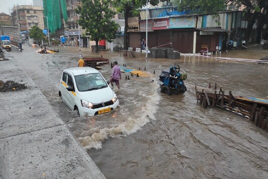 Motor Insurance: For the claim settlement process, policyholders need to provide relevant documents to the insurer. (Image: News18)