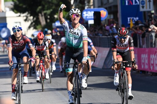 Peter Sagan Sprints to Giro d'Italia Stage Win as Egan Bernal Retains ...