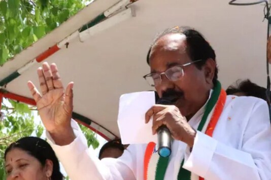 Congress leader Veerappa Moily. (Twitter/@moilyv)

