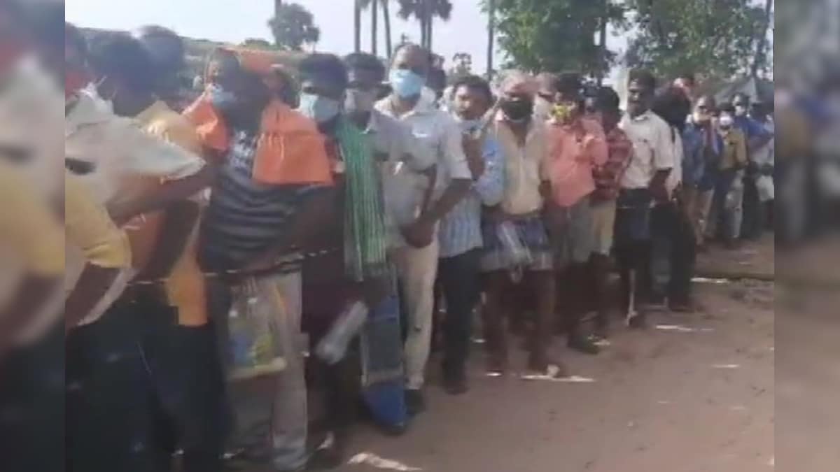 Hundreds, Including Covid Suspects, Queue Up at Andhra Village for 'Ayurvedic' Treatment of Virus