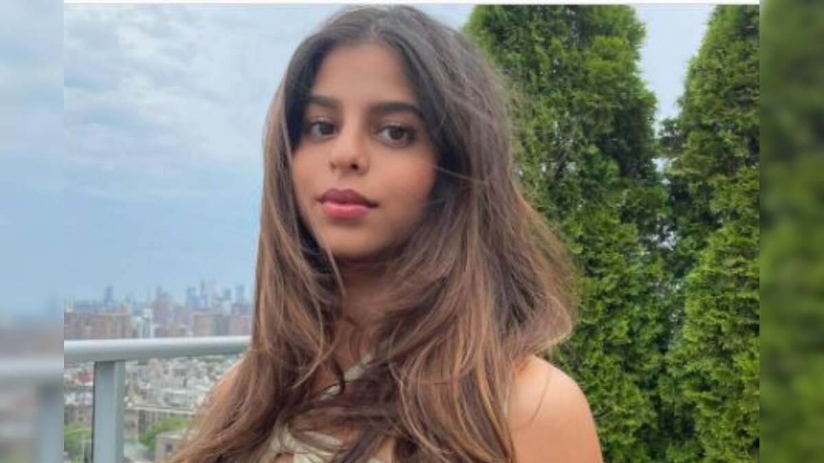 Suhana Khan Shares Pic in Green Dress, Ananya Panday Calls Her 'Tinkerbell'