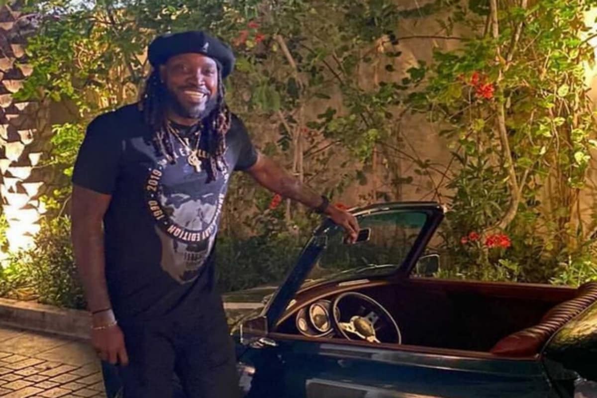 Chris Gayle Shares Picture With Vintage Car, David Warner First to Lay Claim