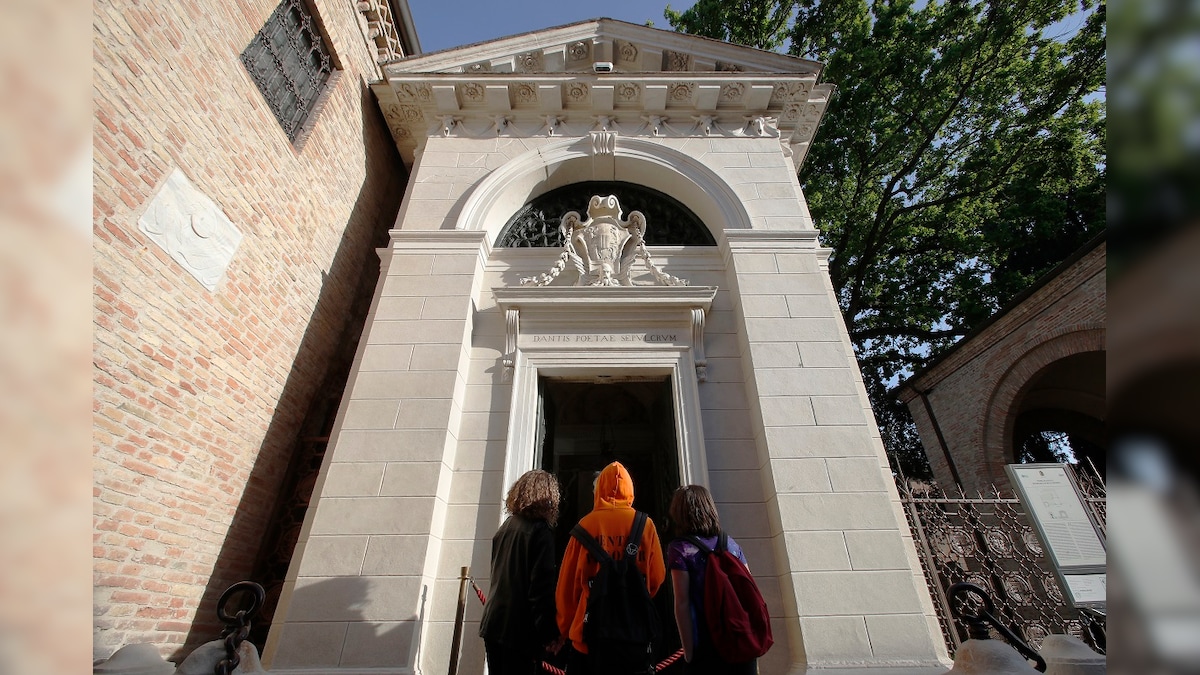 Dante Lovers in Italian Town Mark 700 Years of Poet's Death Through Daily Readings, Musical Scores