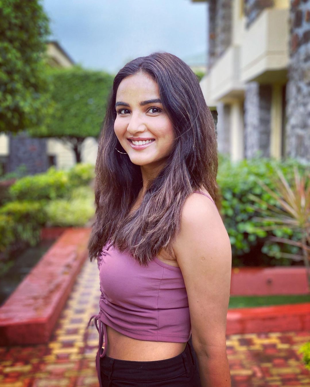Jasmin Bhasin Stuns With Her Casual Outfits Here S A Look At Her