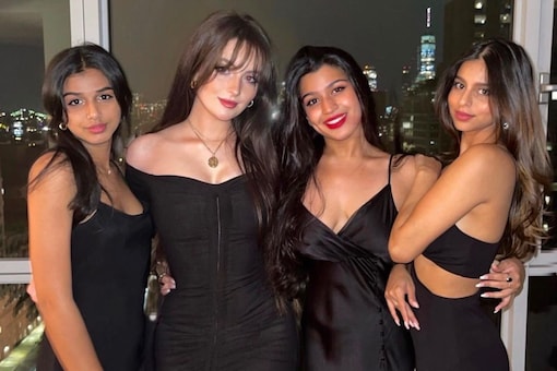 Suhana Khan Looks Sizzling Hot in Cutout Black Dress As She Poses With Her Girl Gang