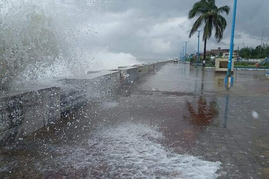 Visual of Storm in Digha as Cyclone Yaas will hit Odisha's coast tomorrow.