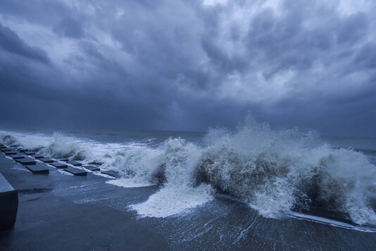 East Midnapore: Rough sea in the Bay of Bengal ahead of Cyclone 'Yaas' landfall, at Digha in East Midnapore district.