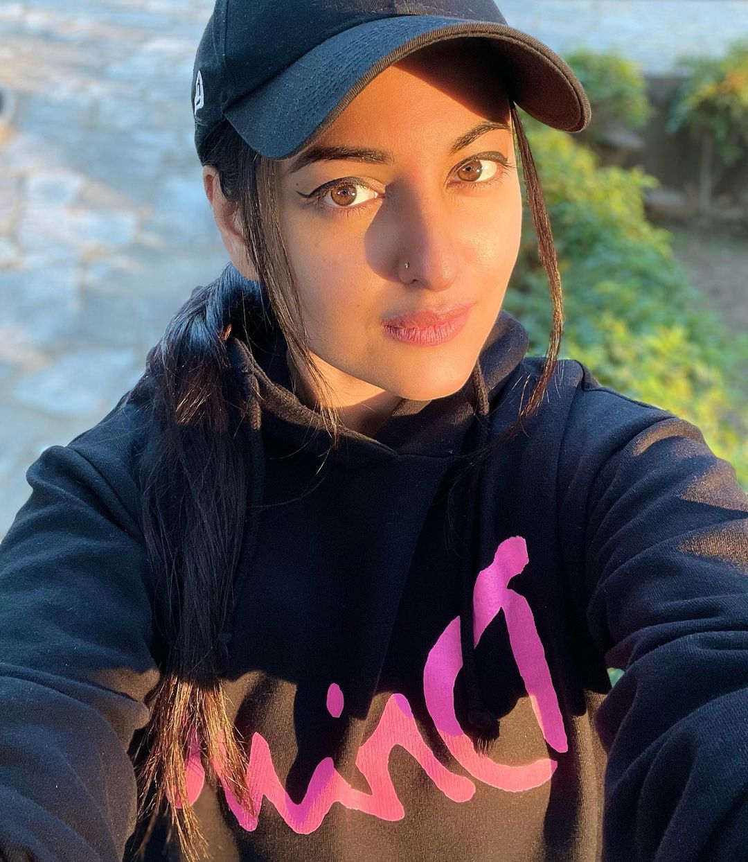 Sonakshi Sinha Shares Flawless Selfie With Fans Check Out The Actress 